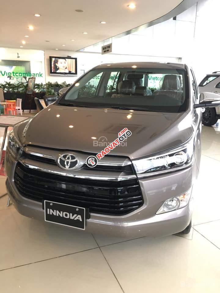 Giá xe Toyota Innova 2.0E MT đời 2018, đủ màu, giao xe ngay, hỗ trợ trả góp lãi suất-1