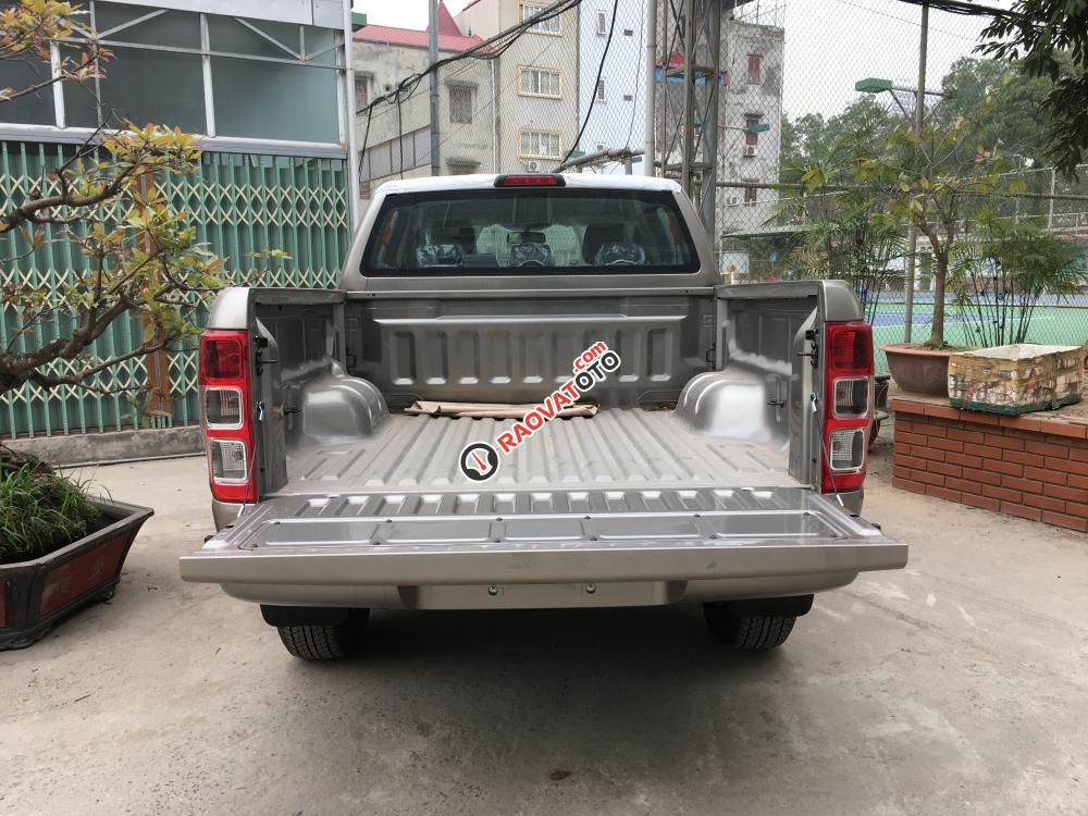 Khuyến mại lớn các phiên bản Ford Ranger XLS mới 100%, hỗ trợ trả góp và hoàn thiện thủ tục đăng ký, đăng kiểm-4