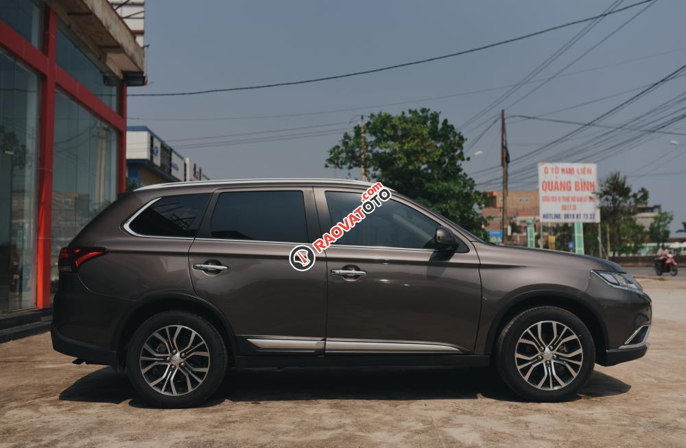 Mua xe Mitsubishi Outlander bản 2.4 2017 tại Quảng Bình-2