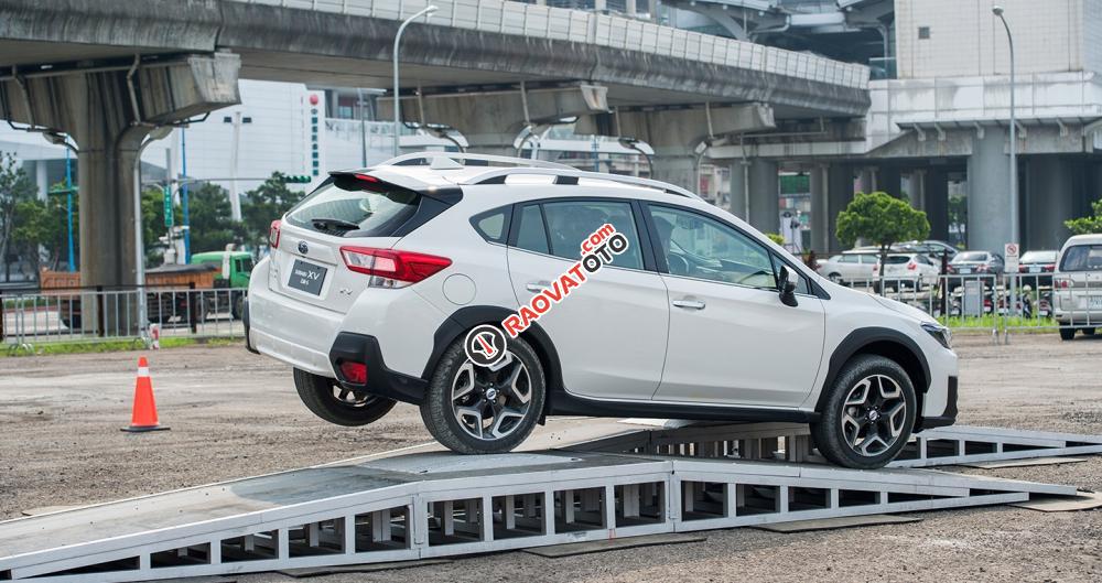 Bán xe Subaru 2.0 IS 2018 giảm 3% phiên bản Eyesight, thiết kế nhỏ gọn, LH lái thử: 093.22222.30-1