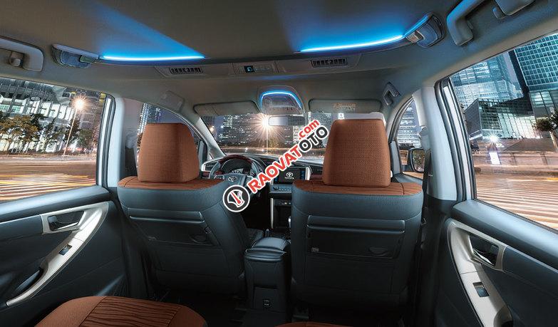 Toyota Innova 2.0E MT 2018 phiên bản mới VSC, HAC, màu bạc, giao ngay, phục vụ tốt nhất Sài Gòn-7