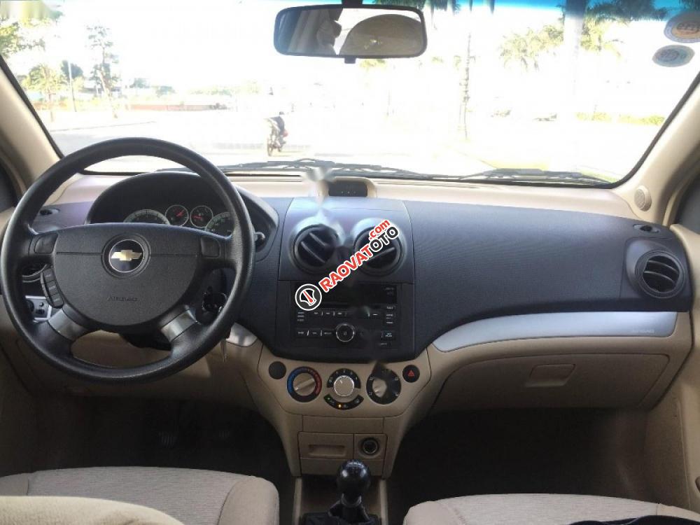 Cần bán gấp Chevrolet Aveo 1.5 MT đời 2016, màu bạc xe gia đình-4