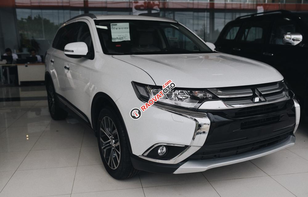 Siêu phẩm Outlander 2.0 bản 7 chổ đã có mặt tại Mitsubishi Quảng Bình-1