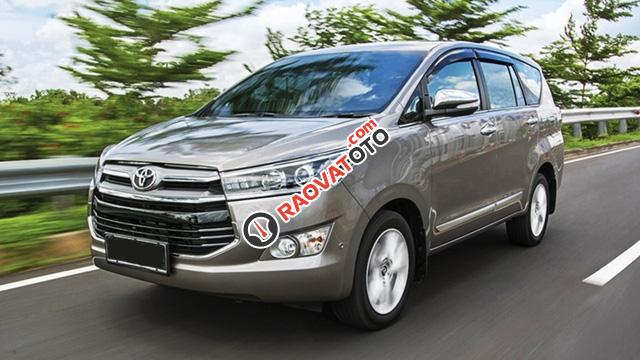 Toyota Innova 2.0E MT 2018 phiên bản mới VSC, HAC, màu bạc, giao ngay, phục vụ tốt nhất Sài Gòn-2