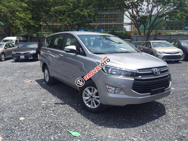 Toyota Innova 2.0E MT 2018 phiên bản mới VSC, HAC, màu bạc, giao ngay, phục vụ tốt nhất Sài Gòn-3