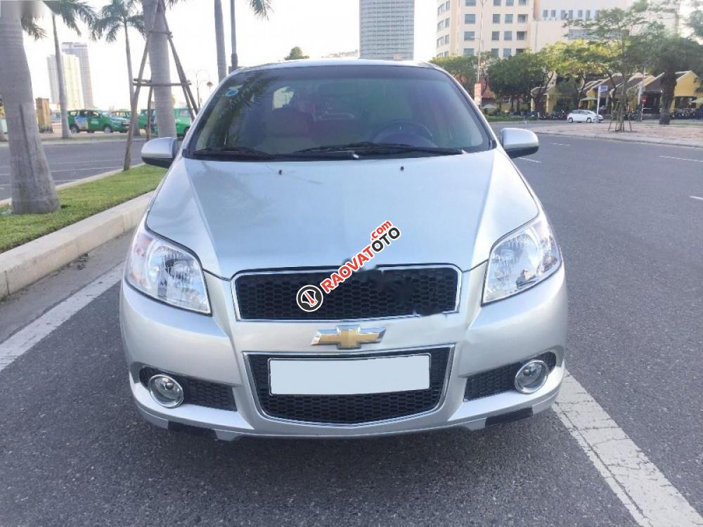 Cần bán gấp Chevrolet Aveo 1.5 MT đời 2016, màu bạc xe gia đình-1