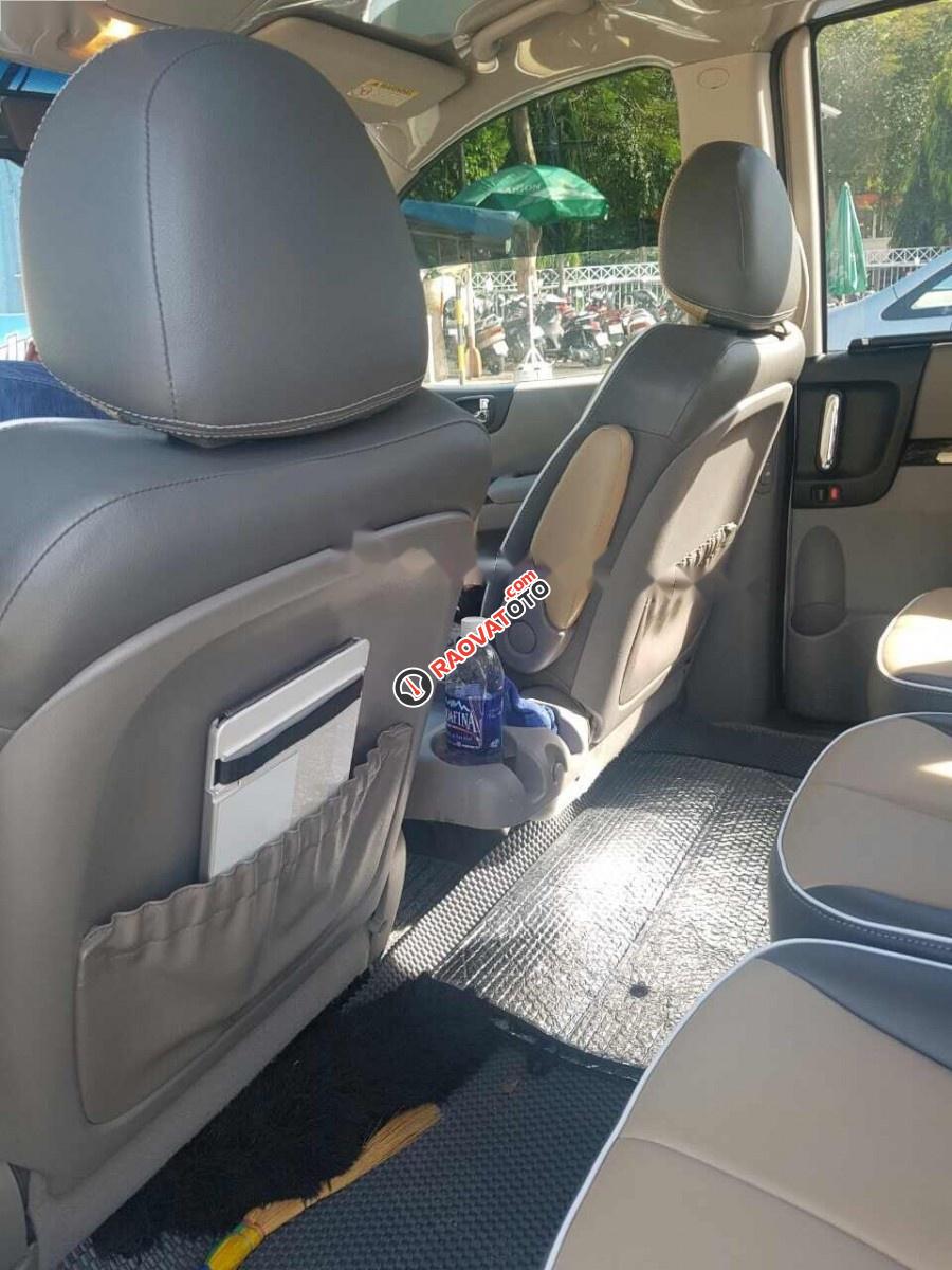 Bán Kia Carnival đời 2011, màu bạc, nhập khẩu nguyên chiếc-3