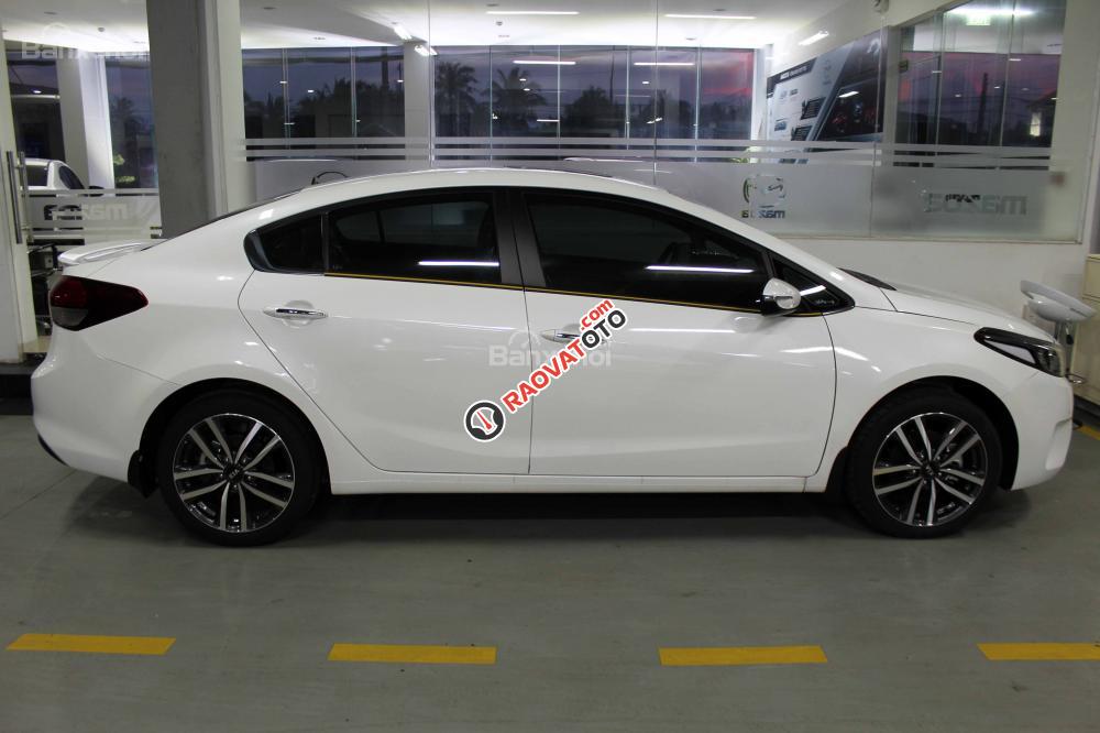 Kia Cerato 1.6AT trắng, chỉ 130 triệu nhận xe. Liên hệ 0938 909 633 tại SR Tiền Giang-1