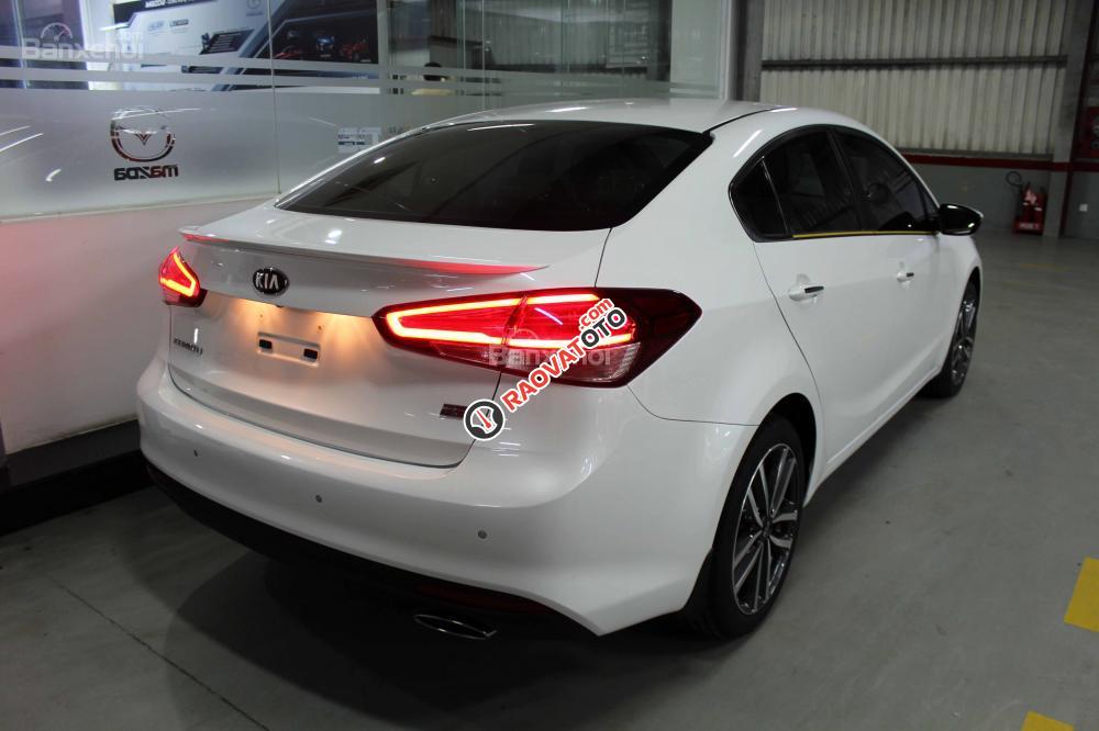 Kia Cerato 1.6AT trắng, chỉ 130 triệu nhận xe. Liên hệ 0938 909 633 tại SR Tiền Giang-4