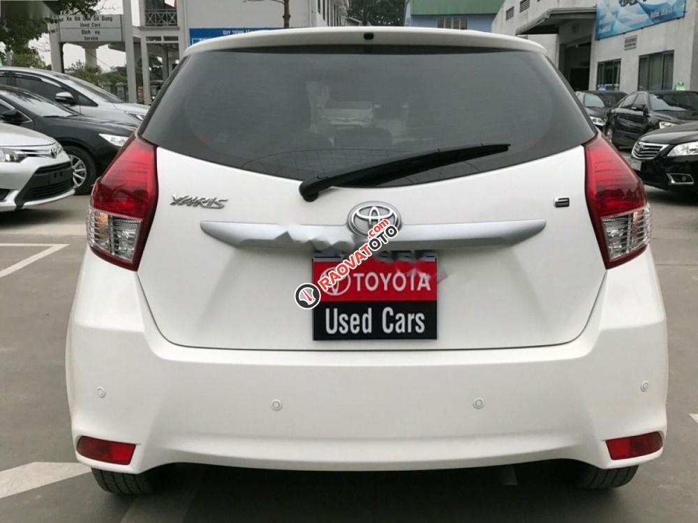 Cần bán xe Toyota Yaris 1.3E đời 2016, màu trắng, nhập khẩu nguyên chiếc số tự động, 615tr-0