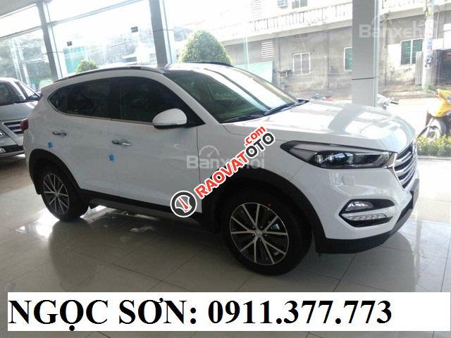 Bán Hyundai Tucson mới, màu trắng, trả góp 90% xe, tại Đà Nẵng liên hệ Ngọc Sơn: 0911.377.773-5