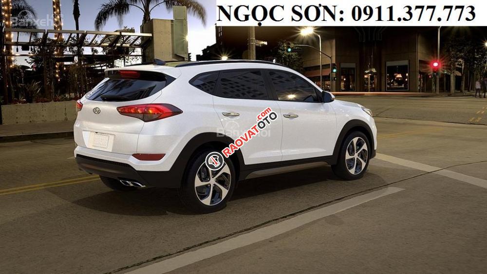 Bán Hyundai Tucson mới, màu trắng, trả góp 90% xe, tại Đà Nẵng liên hệ Ngọc Sơn: 0911.377.773-1