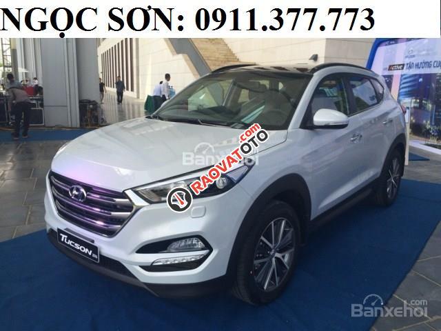 Bán Hyundai Tucson mới, màu trắng, trả góp 90% xe, tại Đà Nẵng liên hệ Ngọc Sơn: 0911.377.773-2