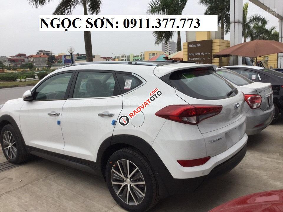 Bán Hyundai Tucson mới, màu trắng, trả góp 90% xe, tại Đà Nẵng liên hệ Ngọc Sơn: 0911.377.773-7