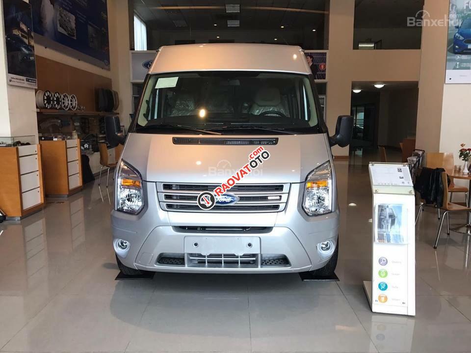 Cần bán Ford Transit SVP đời 2017, màu bạc-2