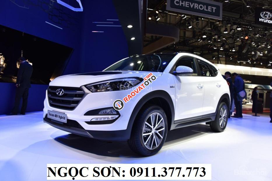 Bán Hyundai Tucson mới, màu trắng, trả góp 90% xe, tại Đà Nẵng liên hệ Ngọc Sơn: 0911.377.773-0