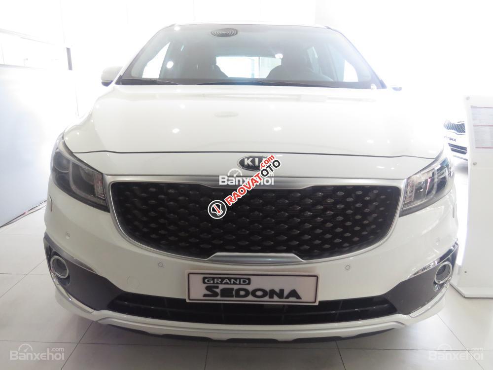 Tin hot: Kia Sedona 3.3 GATH  màu trắng, giá cực sốc, hỗ trợ vay đến 80%, LH ngay Mr. Mười 0938603059-1