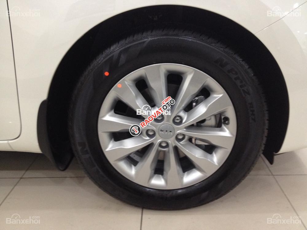 Tin hot: Kia Sedona 3.3 GATH  màu trắng, giá cực sốc, hỗ trợ vay đến 80%, LH ngay Mr. Mười 0938603059-2