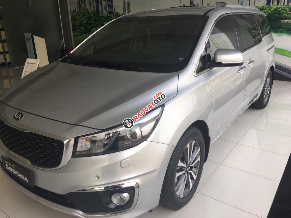 Bán xe Kia Sedona DATH 2.2L, màu bạc-4