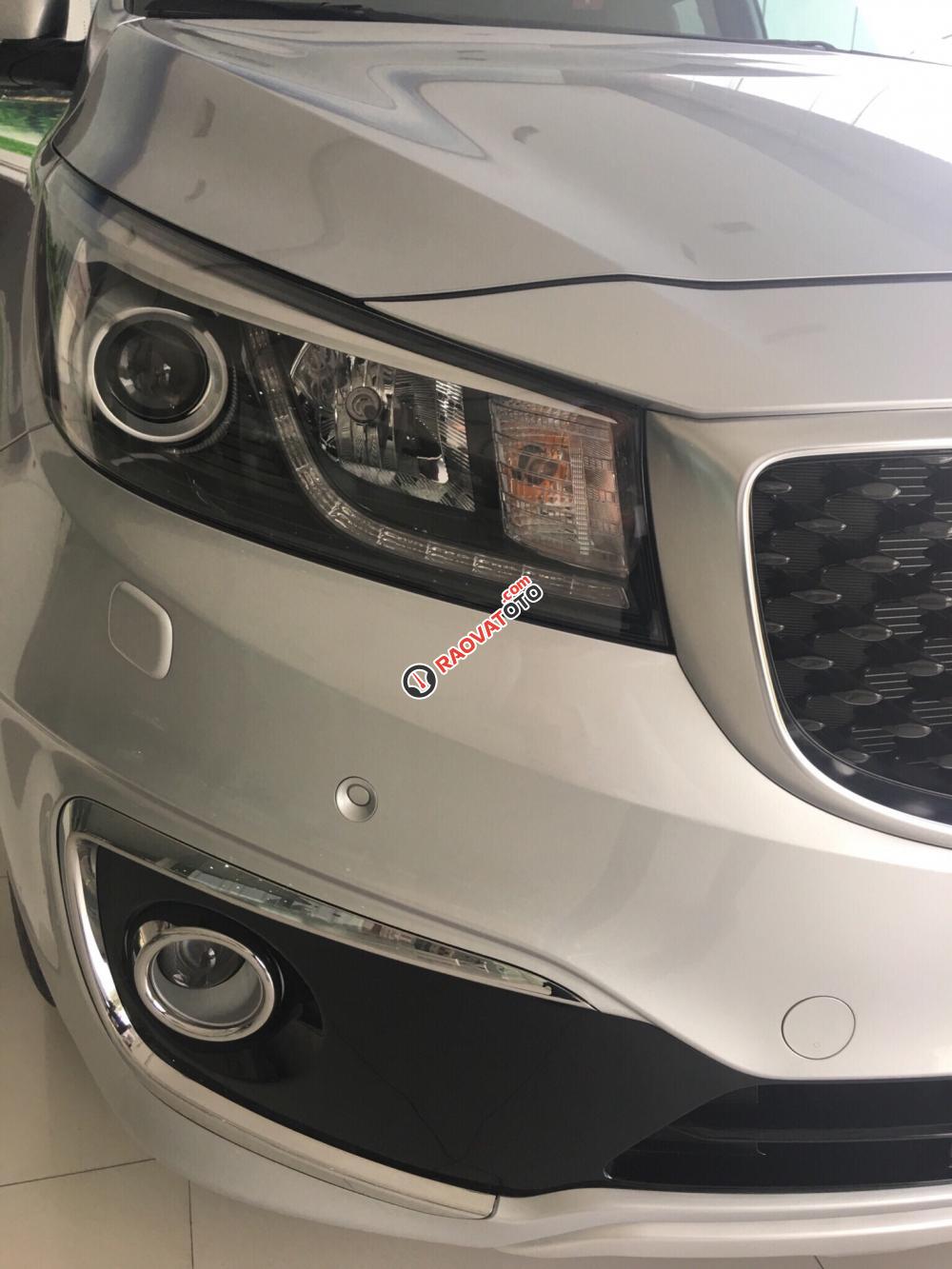 Bán xe Kia Sedona DATH 2.2L, màu bạc-0