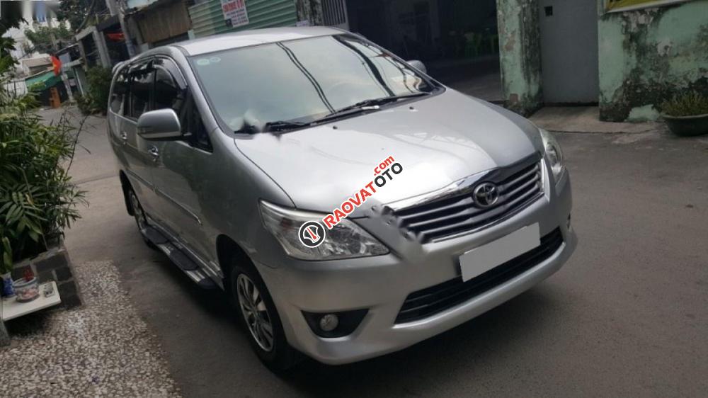 Bán Toyota Innova V năm 2014, màu bạc như mới-1