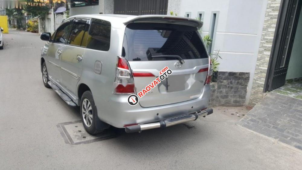 Bán Toyota Innova V năm 2014, màu bạc như mới-2