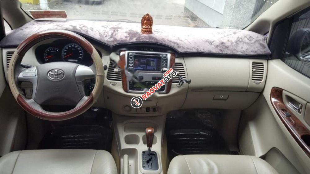 Bán Toyota Innova V năm 2014, màu bạc như mới-3