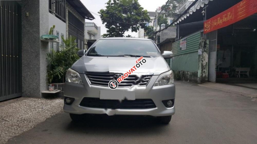 Bán Toyota Innova V năm 2014, màu bạc như mới-6