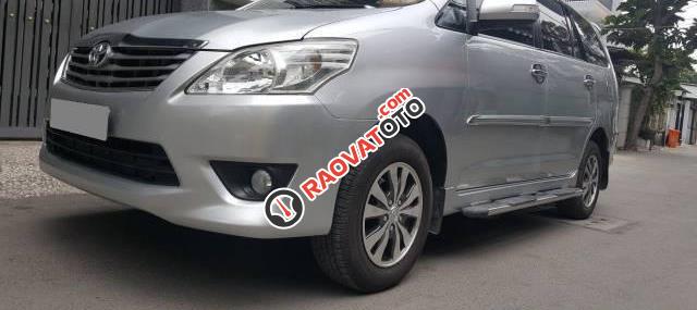 Bán xe Toyota Innova V năm 2014, màu bạc như mới-1