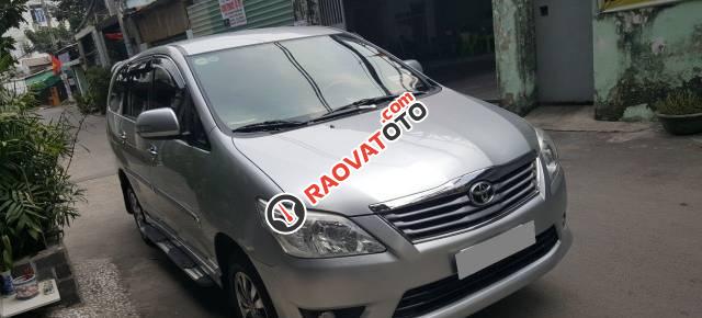 Bán xe Toyota Innova V năm 2014, màu bạc như mới-0