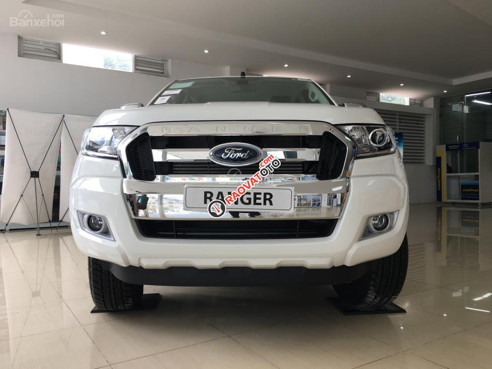 Bán ô tô Ford Ranger XLT 4x4 MT sản xuất 2017, màu trắng, giao xe ngay hỗ trợ trả góp tại Nghệ An-0