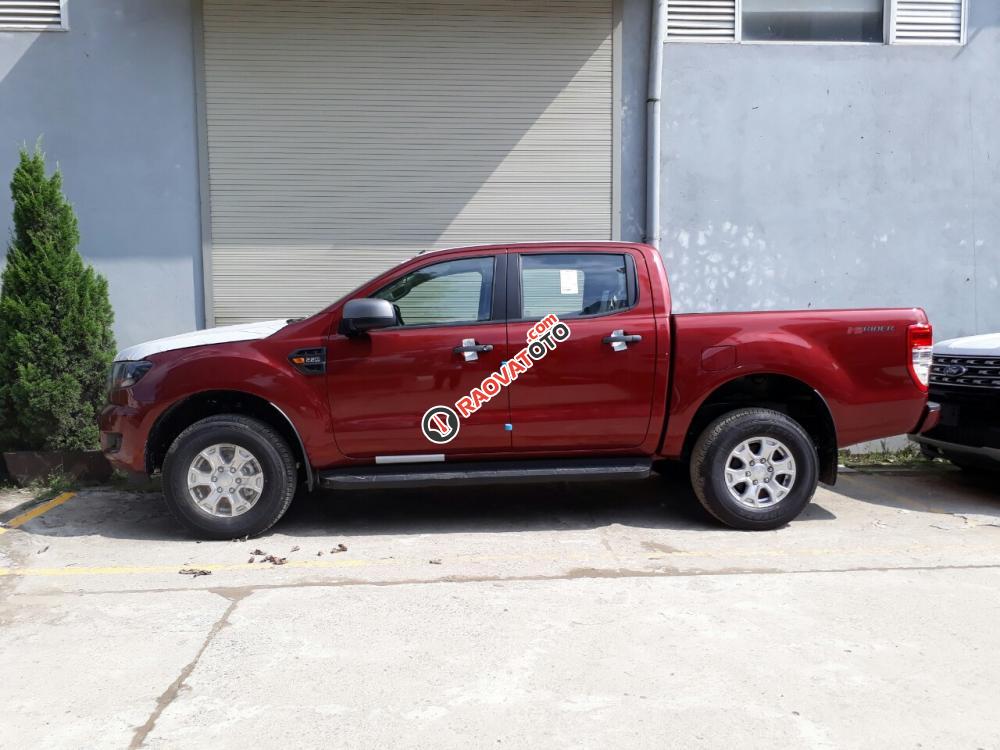 Bán ô tô Ford Ranger XLS AT đời 2017, màu đỏ, nhập khẩu. Hỗ trợ ngân hàng 90% giá trị xe-3