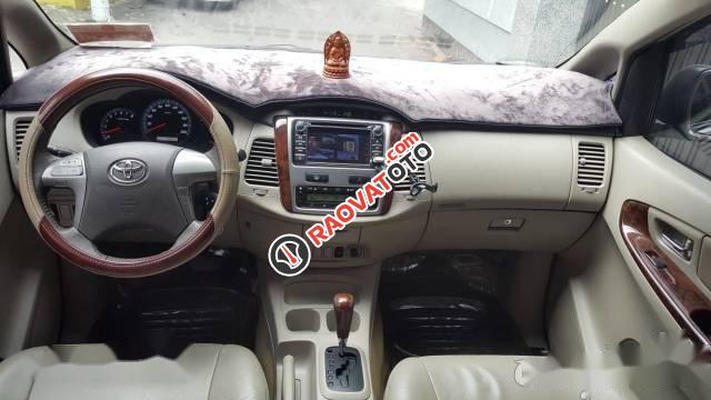 Bán xe Toyota Innova V năm 2014, màu bạc như mới-4