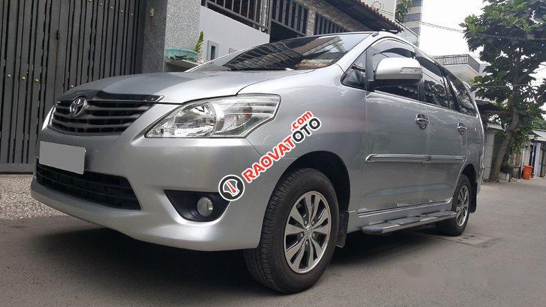 Bán gấp Toyota Innova V đời 2014, màu bạc -1