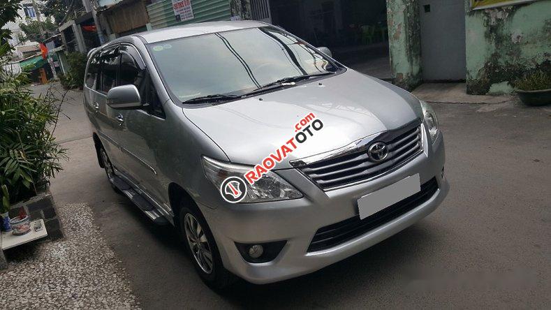 Bán gấp Toyota Innova V đời 2014, màu bạc -0