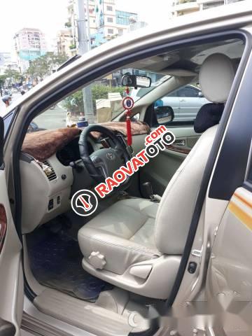 Cần bán Toyota Innova V đời 2014 như mới, giá tốt-2