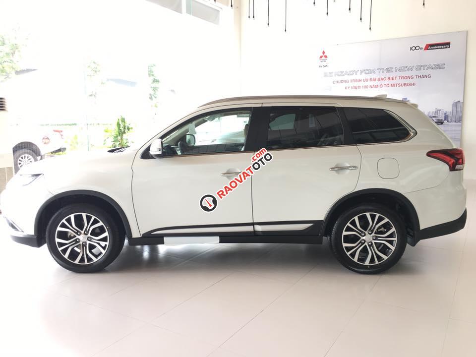 Cần bán Mitsubishi Outlander đời 2018, màu trắng-8