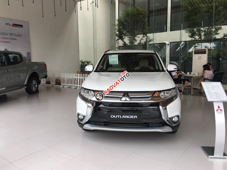 Cần bán Mitsubishi Outlander đời 2018, màu trắng-9