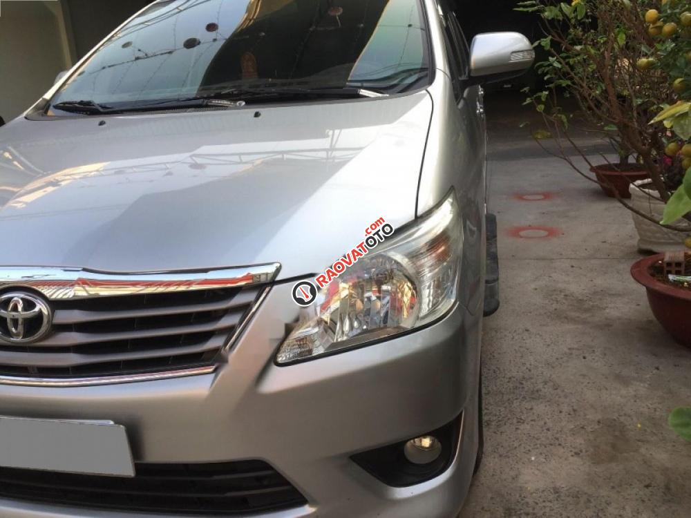 Cần bán gấp Toyota Innova V đời 2014, màu bạc, giá chỉ 585 triệu-1