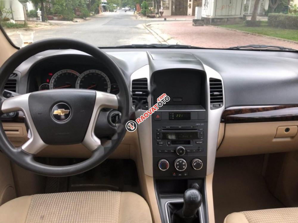 Xe Chevrolet Captiva LT năm sản xuất 2010, màu bạc chính chủ, giá tốt-0