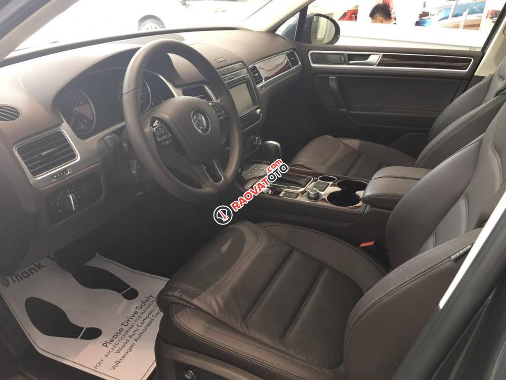 Dòng SUV nhập Đức Volkswagen Touareg 3.6 FSI, màu đen đời 2015, tặng BHVC+dán 3M, LH Hương: 0902.608.293-1