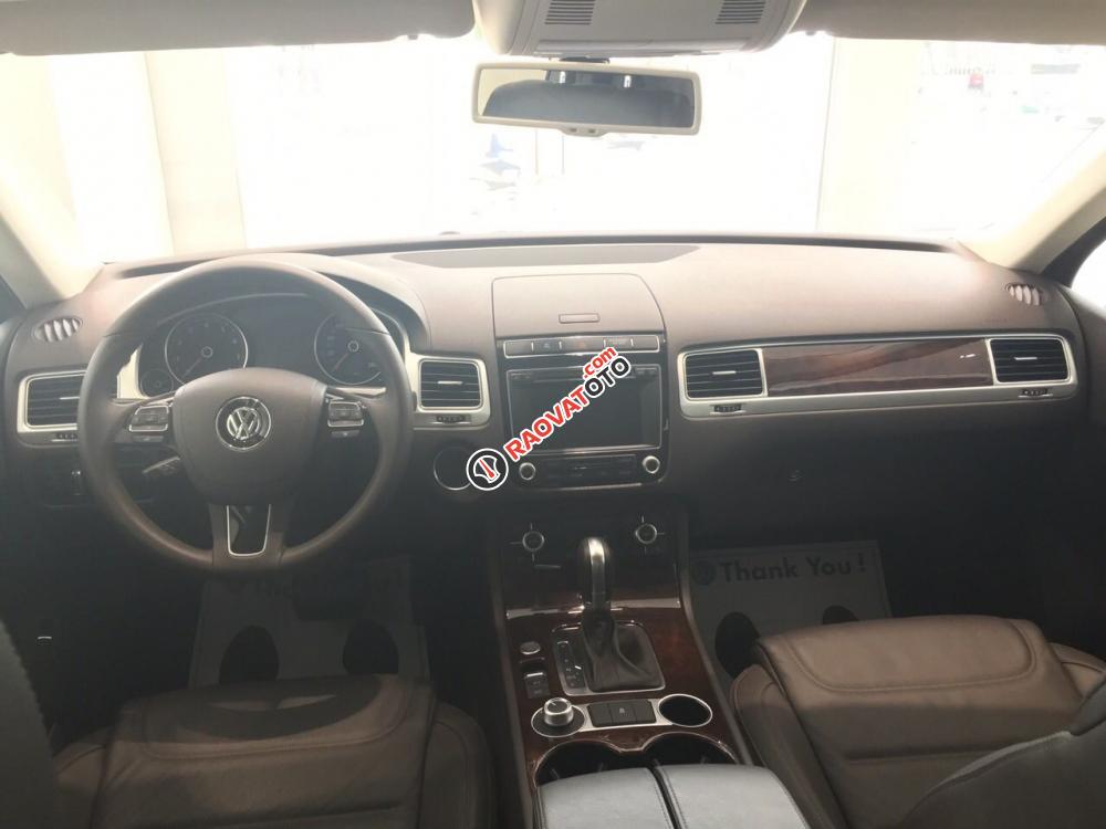 Dòng SUV nhập Đức Volkswagen Touareg 3.6 FSI, màu đen đời 2015, tặng BHVC+dán 3M, LH Hương: 0902.608.293-4