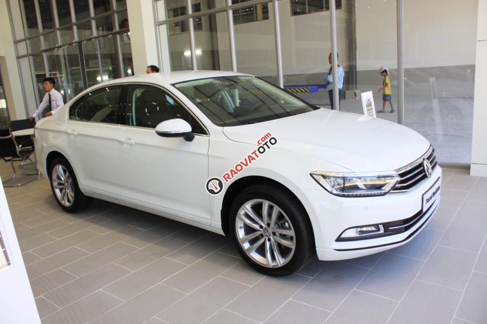 Bán xe Volkswagen Passat Bluemotion AT đời 2017, màu trắng, nhập khẩu-0