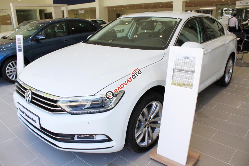 Bán xe Volkswagen Passat Bluemotion AT đời 2017, màu trắng, nhập khẩu-1