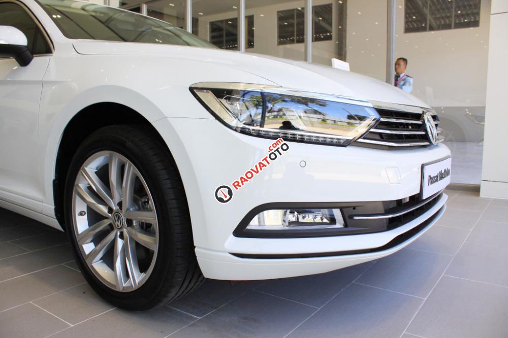 Bán xe Volkswagen Passat Bluemotion AT đời 2017, màu trắng, nhập khẩu-6