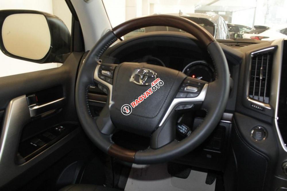 Bán ô tô Toyota Land Cruiser 5.7 sản xuất năm 2016, màu đen, xe nhập-1