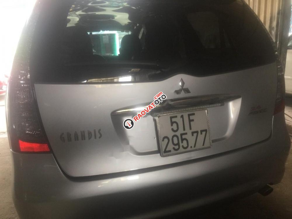 Bán ô tô Mitsubishi Grandis 2.4 đời 2005, màu bạc, giá 330tr-2