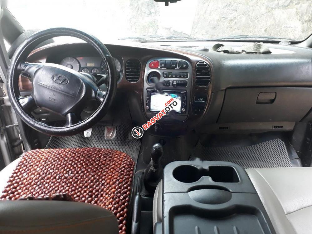 Cần bán gấp Hyundai Starex GRX sản xuất năm 2004, màu bạc, nhập khẩu nguyên chiếc chính chủ, giá chỉ 235 triệu-6