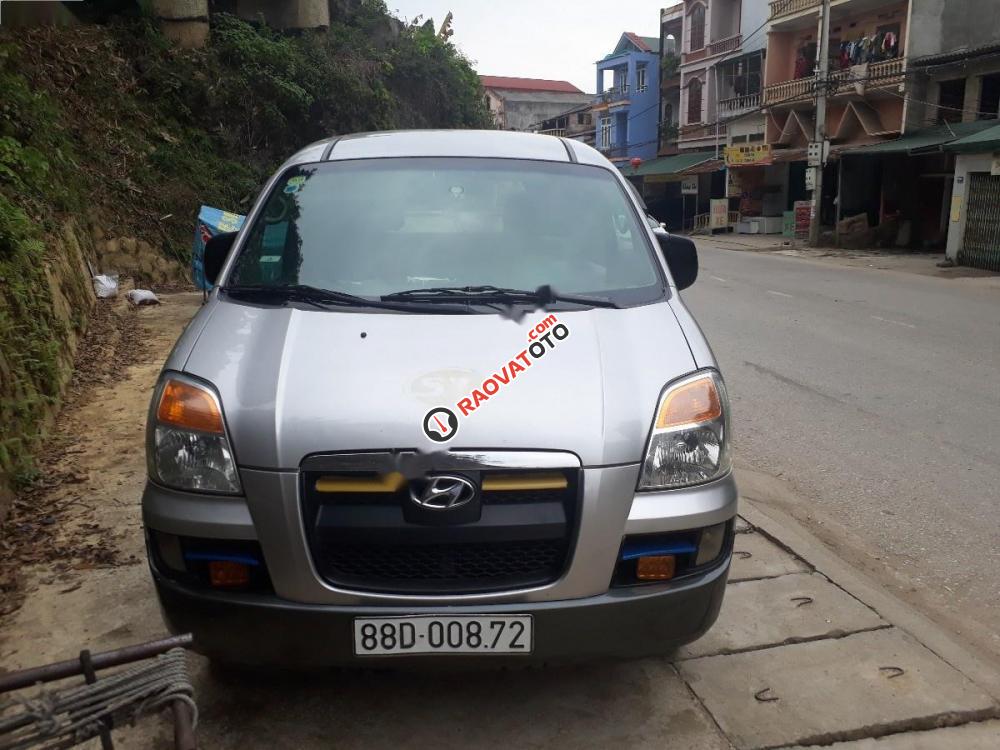 Cần bán gấp Hyundai Starex GRX sản xuất năm 2004, màu bạc, nhập khẩu nguyên chiếc chính chủ, giá chỉ 235 triệu-0