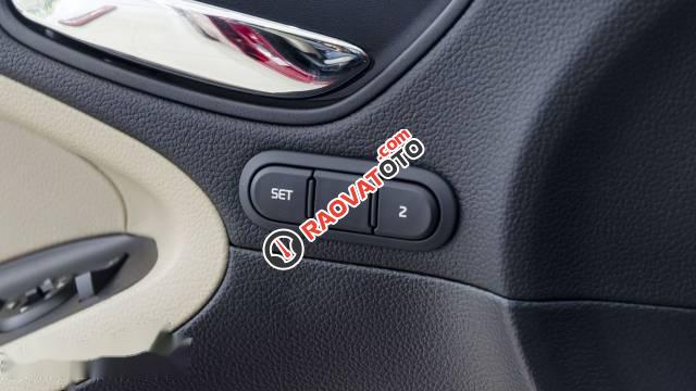 Bán ô tô Kia Rio 1.6 AT đời 2018, màu đỏ, giá 589tr-0